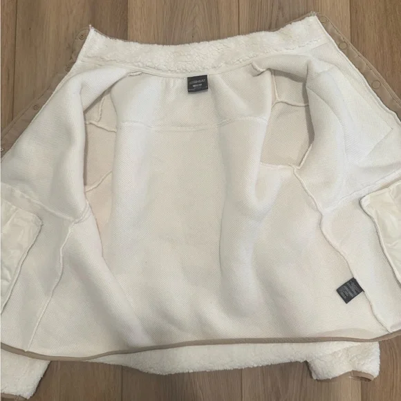 32 Degrees White and Camel Snap Front Sherpa Jacket - Picture 4 of 9